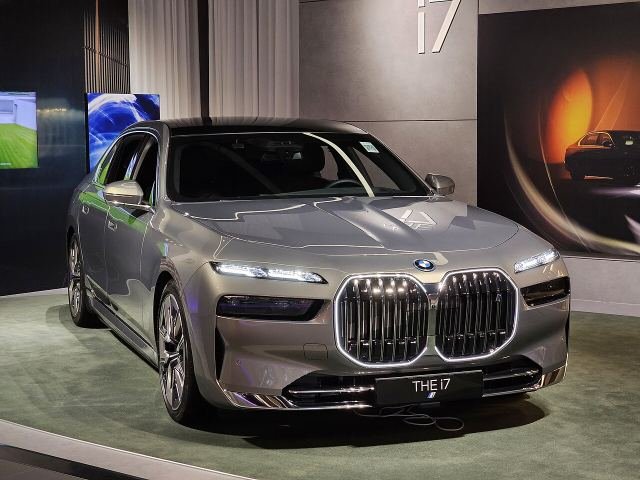 2023 BMW i7